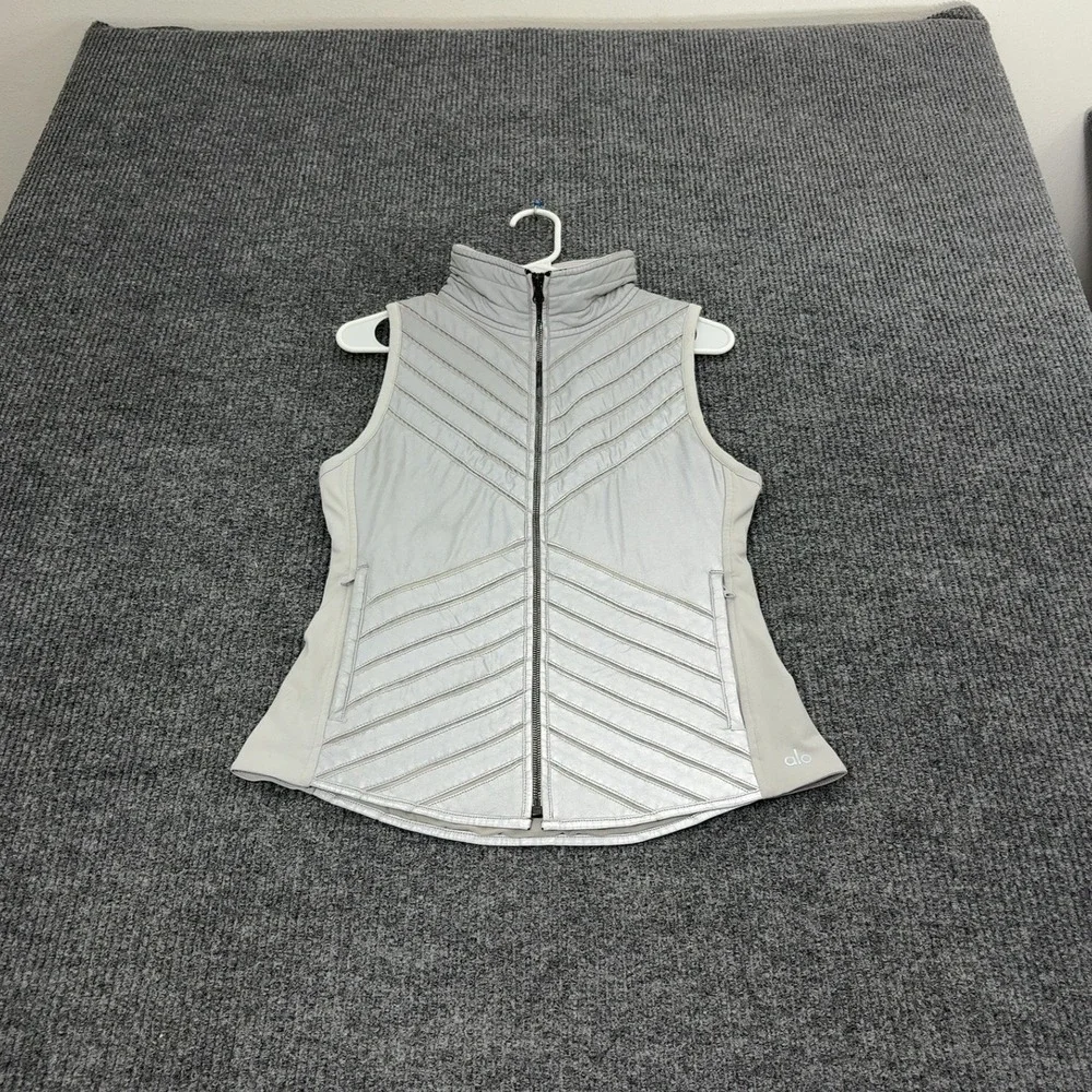 Alo Yoga Vest Womens S Silver Metallic Quilted Full Zip Mock Neck Athleisure